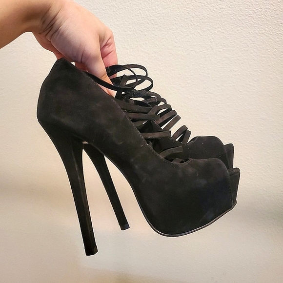 LAST CHANCE strappy platform heels 🖤⛓️ - Picture 1 of 6